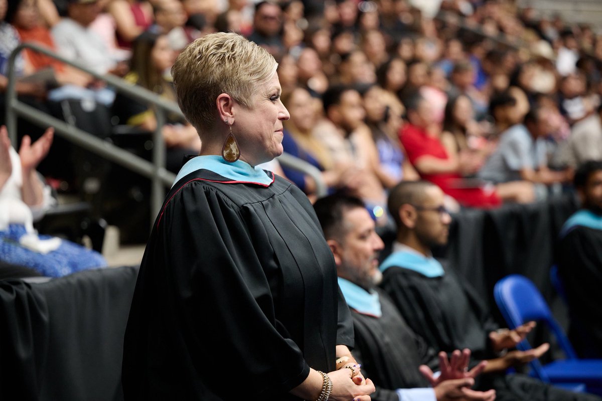 Shelley_Baxter_'s tweet photo. During the HG Spruce Graduation- all feeder principals are a part of program. Schools are announced, the Principal & students are asked to stand.. when they called @CuellarNation Alumni- I was so proud!! You know I had to clock all their Tea!! #OnceACougarAlwaysACougar #SpruceUp https://t.co/KfzugGd2qZ