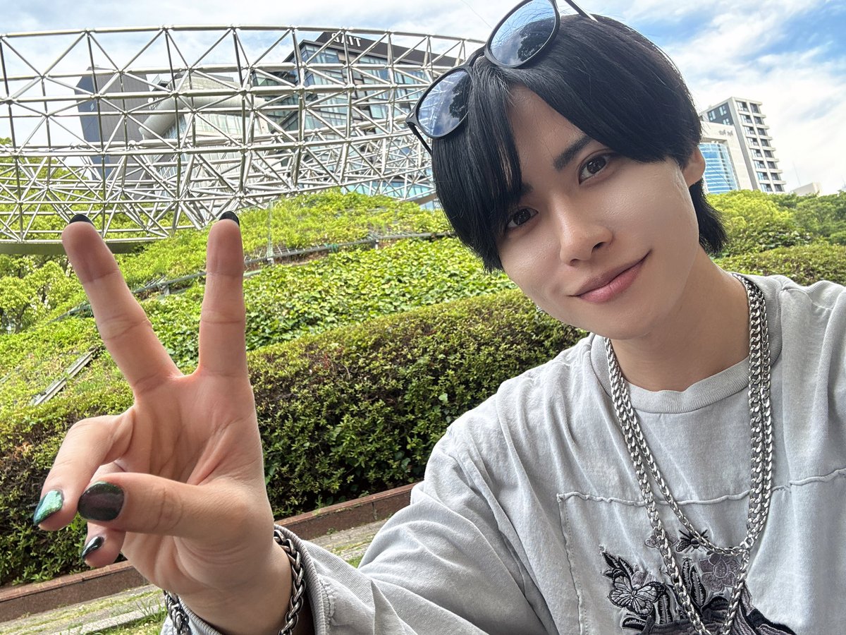 answers_shota's tweet photo. 名古屋2日間ありがとうございました❗️
もう名古屋遠征もAnswersで3度目だったけど、俺の中では間違いなく一番濃い名古屋遠征になりました。
明日はちょっと体を休ませます💤
でも帰りの道中で歌みたの編集して投稿目標！🎧
実は何個もストックあるんだ😂
６月もよろしくね！ https://t.co/OvVp6u1yax