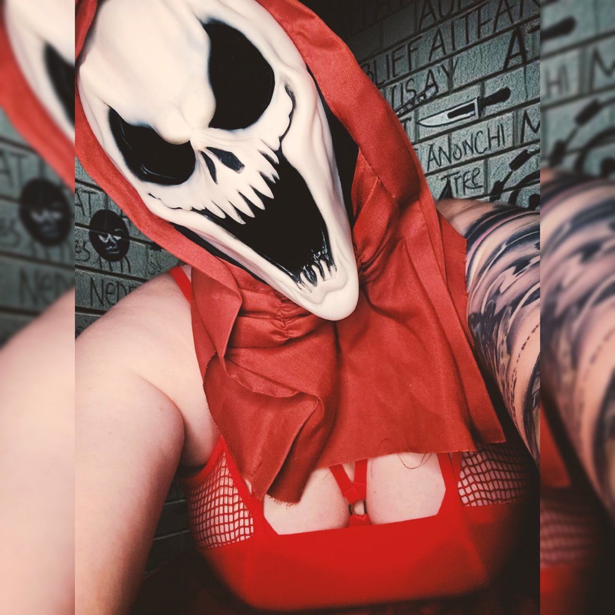 xRHEEPx's tweet photo. 🔪what's your favorite scary movie🔪
#ghostface #ghostfacegirls #ghostfacecult #ghostfacefan
#scream #horrorgirls #horrorfans https://t.co/13E2M9zyrI