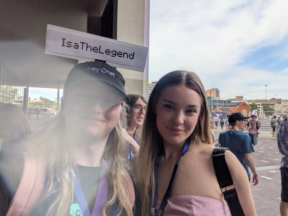 IsaTheLegend's tweet photo. Met Lexie right at the end! Reflection Mike Wazowskied but oh well :) https://t.co/mK4LioiVRt