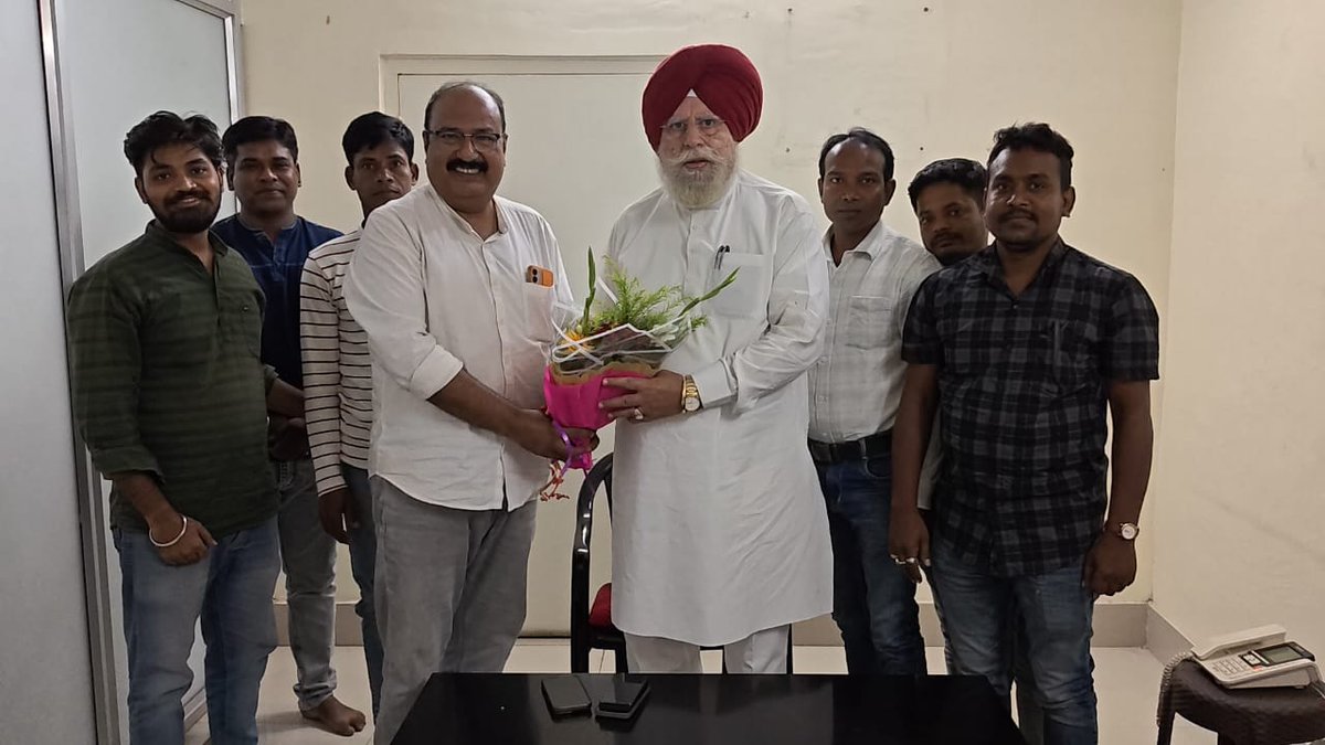 SSAhluwaliaMP's tweet photo. आज दुर्गापुर के बीरभानपुर बॉयज़ क्लब से आए साथियों से मुलाकात कर विभिन्न सामाजिक एवं जनहित के विषयों पर सार्थक चर्चा की। आपसी संवाद और विचार-विमर्श के माध्यम से क्षेत्र के विकास एवं समाजहित से जुड़े कई महत्वपूर्ण मुद्दों पर चर्चा हुई।

#Durgapur #Birbhanpur #BoysClub #JanSampark https://t.co/reMX19YArx