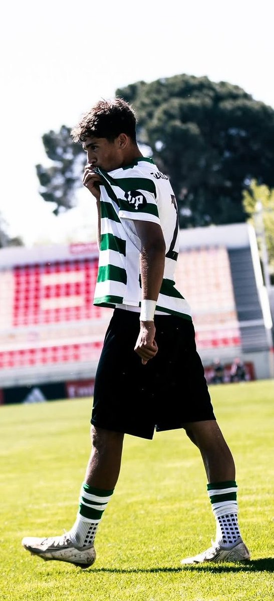 _tabista_'s tweet photo. 🔎Hoje analiso a prestação de André Machado no 🟢 Sporting 3 - 0 Santa Clara🔴(Sub-19) do passado dia 2/5.
Segue o🧵para veres como jogou (vídeos com todos os seus lances relevantes no jogo) e o conheceres um bocadinho melhor. 👇 https://t.co/DI8ScNfsPt