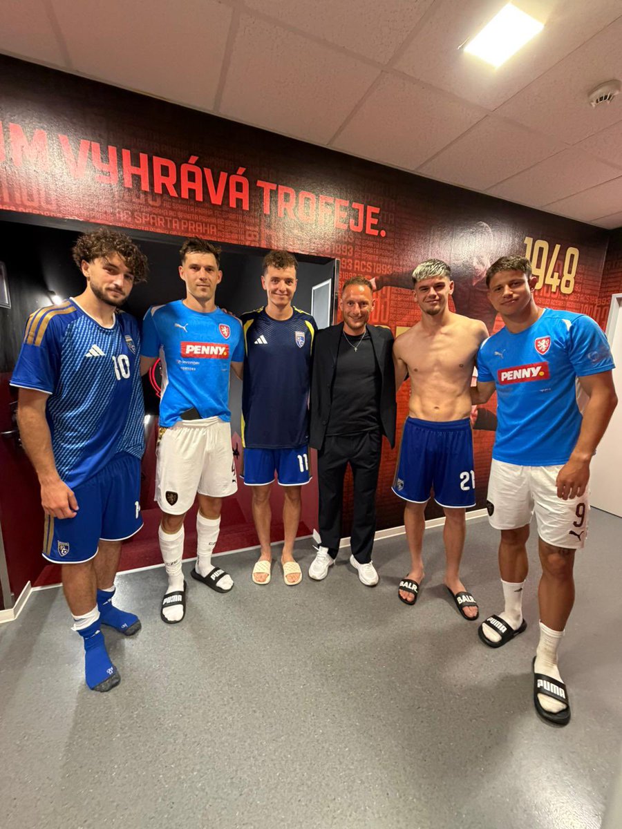 tsghoffenheimEN's tweet photo. Our Boys 🇨🇿🤝🇽🇰 https://t.co/2rFHPmzvC1