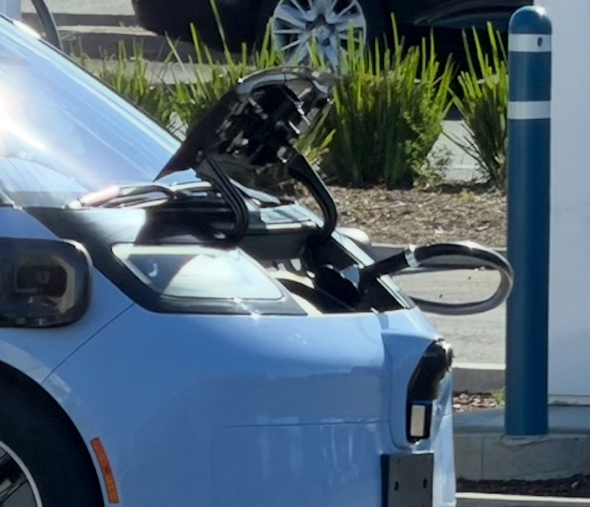 FredLambert's tweet photo. This is how the new Waymo Ojai charges: a tiny frunk acting as a charge port. Via Electrek reader Alexander. https://t.co/TQQqArmKL0