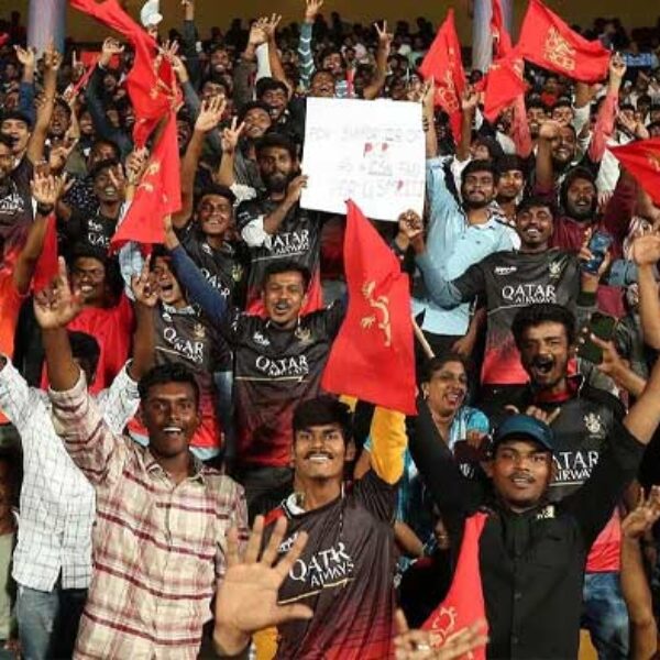 mruvasi's tweet photo. “भगवान बस RCB ना जीते…
वरना Virat Kohli fans कुछ दिन edits डाल-डाल के जीना हराम कर देंगे” 🤣🔥

लगता है जीतेगी ही RCB

#RCBvsGT #ViratKohli https://t.co/9kkLFdqrVf
