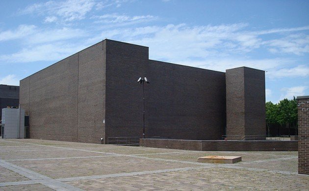 historia_pensar's tweet photo. @Byanu Faculdade dos EUA / Faculdade do Brasil 

Qualquer demente consegue fazer cherry picking pegando as melhores fotos de um lugar para comparar com as piores fotos de outro lugar. https://t.co/gGqGeNE28O