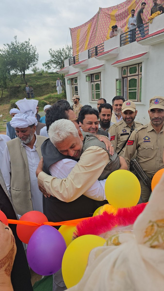 chzulfkarali's tweet photo. Attended the retirement Party of my long time associate sub inspector Mohd Aslam at Proori. https://t.co/7FdybwFG77