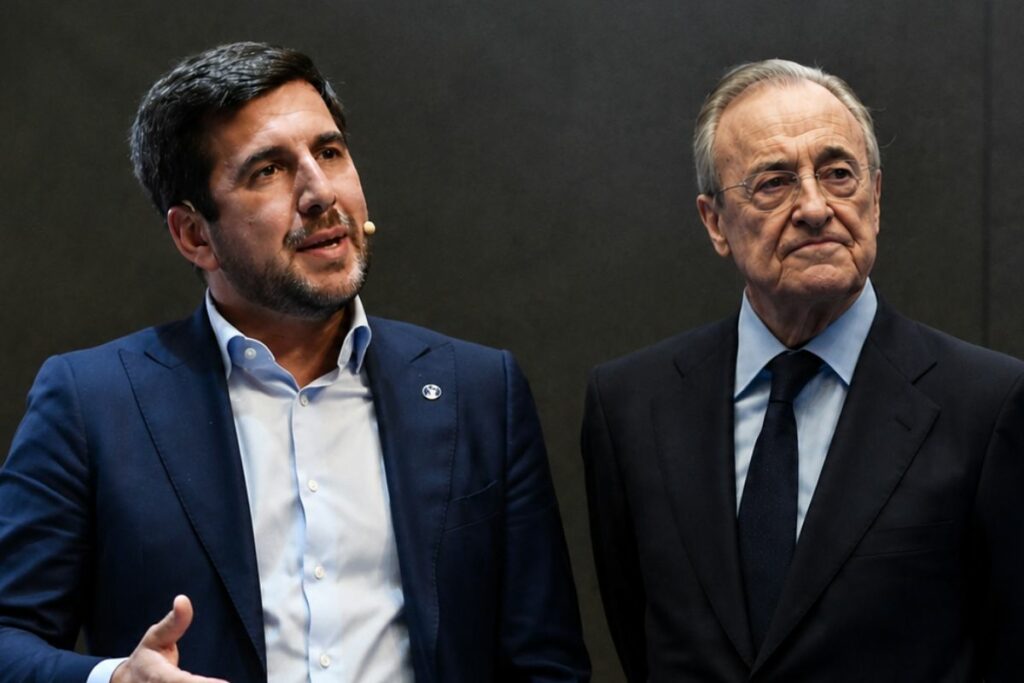Sultianoo's tweet photo. تحويل ريال مدريد لشركة مساهمة.. هل هي معركة بقاء أم غطاء لسداد الديون؟

في الجمعية العمومية لنادي ريال مدريد المنعقدة في نوفمبر 2024، أطلق الرئيس فلورنتينو بيريز قنبلة مدوية عندما أعلن عن نيته جعل النادي مملوكاً للأعضاء بشكل "قانوني وحقيقي، وليس بشكل رومانسي عاطفي فقط". في تلك اللحظة، ساد الغموض؛ إذ لم تكن الملامح التنفيذية للفكرة أو آلياتها قد اتضحت بعد للرأي العام المدريدي.

خلال الأيام والأسابيع التي تلت ذلك الإعلان، بدأت الصحافة الإسبانية والاقتصادية تفكك شفرات هذه الرؤية. تسربت أنباء تفيد بأن الخطة ترتكز على إدخال مستثمرين في رأس مال النادي، وتحدثت بعض التقارير عن توجه لبيع 49% من الأسهم وإبقاء 51% بيد الأعضاء، على غرار نموذج الملكية الألماني الشهير (50+1). هذا الغموض فتح الباب على مصراعيه لتصاعد الحملات الإعلامية والمعارضة ضد بيريز، وتعاظمت التساؤلات حول الجدوى والهدف الحقيقي من وراء تفكيك الهيكل التقليدي للنادي.

لكن الإجابة الشافية جاءت في الجمعية العمومية في نوفمبر 2025؛ حيث وضع بيريز النقاط على الحروف معلناً أن المحرك الأساسي لهذه العملية بأكملها هو: "حماية أصول ريال مدريد وإبقاء الملكية السيادية بيد الأعضاء".

كواليس خريف 2022: الفخ التشريعي الذي لم يكتمل

لكي نبصر الأبعاد الاستراتيجية لمعركة بيريز، يتعين علينا العودة إلى الربع الأخير من عام 2022. في أكتوبر من ذلك العام، كان مشروع قانون الرياضة الجديد ينتظر اللمسات الأخيرة للتصويت عليه في البرلمان الإسباني، مدفوعاً بتحالف سياسي مفاجئ بين قطبي السياسة: الحزب الاشتراكي الحاكم (PSOE) والحزب الشعبي المعارض (PP).

خلف الكواليس، فشل رئيس رابطة "لاليغا" خافيير تيباس في تمرير تعديلات في اللحظات الأخيرة تضفي شرعية قانونية مطلقة على اتفاقية صندوق CVC الاستثماري، وتمنح الرابطة الحق في إدارة وتسويق الأصول التجارية للأندية بشكل جماعي وقسري. هذا التعديل كان سيعني ببساطة "تأميم" القرار الاقتصادي لريال مدريد، وتقييد حريته التجارية بينما يرى الرابطة تستولي على عوائد علامته التجارية لتمويل الآخرين.

ومع ذلك، أثبتت إدارة ريال مدريد امتلاكها لشبكة إنذار مبكر؛ فبمجرد علم بيريز بهذا "الفخ التشريعي"، قاد تحركاً دبلوماسياً ورياضياً خاطفاً، وشكّل جبهة موحدة مع برشلونة، وأتلتيك بيلباو، وأوساسونا. و هدد صراحة بـ "الإضراب العام وشل مسابقة الدوري الإسباني". وتحت وطأة هذا الضغط، تراجع الحزبان الكبيران وسُحبت التعديلات قبل ساعات من التصويت.

السلاح الاستثماري: 5% تقلب الطاولة على تيباس

لم تكن موقعة 2022 نهاية المطاف؛ فخافيير تيباس يعلم أن اتفاقيته مع صندوق CVC (البالغة نحو 2000 مليون يورو) تتضمن بنداً خطيراً يمنح الصندوق حق فسخ العقد واسترداد أمواله إذا ثبت قضائياً أن أي نادٍ يملك الحق في بيع أصوله بشكل فردي. ومن هنا، فإن الرابطة لن تكل ولن تمل في البحث عن ثغرات تشريعية جديدة لإنقاذ مشروعها وتأمين الصندوق.

وعي فلورنتينو بيريز بهذه الحقيقة دفعه إلى تبني استراتيجية "الهجوم كأفضل وسيلة للدفاع" عبر التحصين القانوني الرأسمالي.

الفكرة المعروضة حالياً لا تهدف إلى خصخصة النادي بمعناها التقليدي، بل إلى نقله من مظلة "قانون الرياضة" (الذي يمكن للبرلمان تعديله بجرّة قلم) إلى مظلة "قانون الشركات وحماية الملكية الخاصة الدستورية".

إن بيع نسبة ضئيلة جداً لا تتعدى 5% لصندوق استثماري عالمي أو مستثمر استراتيجي، سيحقق هدفين:

1- تحديد تقييم مالي رسمي وعادل لأصول النادي وملعبه (سانتياغو برنابيو) في السوق الدولية.

2- خلق درع حماية دستوري؛ فبمجرد دخول هذا المستثمر، تصبح أي محاولة مستقبيلية من الرابطة أو الدولة للسيطرة على الدخل التجاري بمثابة "اعتداء صارخ على الملكية الخاصة واستثمار أجنبي مباشر"، وهو ما يحظره الدستور الإسباني والقانون الأوروبي قطعاً.

أما الـ 95% المتبقية، فستُحول إلى أسهم اسمية شخصية تُوزع بالتساوي على الأعضاء الـ 90,000، مع إدراج "حق الشفعة" الصارم للنادي وللأعضاء الآخرين في اللوائح التأسيسية للكيان الجديد. هذا البند يضمن قانونياً أنه في حال رغب أي عضو في بيع سهمه، فإن النادي أو الأعضاء هم فقط من يملكون الحق الحصري في الشراء، مما يغلق الباب نهائياً أمام تسرب أي سهم للخارج.

سباق الرئاسة: جبهة ريكيلمي والمخاوف الوجودية

رغم هذه الضمانات القانونية، تحول هذا الملف إلى القضية المركزية الساخنة في سباق انتخابات رئاسة ريال مدريد الحالية. المرشح المنافس الشاب إنريكي ريكيلمي، ومعه جبهة من رجال الأعمال المعارضين، يبنون حملتهم الانتخابية على تحذير الأعضاء من هذا التحول.

ترى المعارضة أن فتح باب "الأسهم الحقيقية" – حتى مع وجود حق الشفعة – هو بمثابة خطوة أولى خطيرة نحو الخصخصة الكاملة وتفكيك الهيكل التقليدي التاريخي. ويجادلون بأن اللوائح التي تحمي النادي اليوم قد تُعدل بعد عقود تحت وطأة أي أزمة مالية مستقبلية، مما قد يسمح للشركات الأجنبية بالاستحواذ على الأسهم تدريجياً، ليفقد المشجعون ناديهم للأبد.

ورقة ضغط في مفاوضات "السوبر ليغ" و"اليويفا"

بالتوازي مع الحماية المحلية، يمنح هذا التحصين الرأسمالي فلورنتينو بيريز مركز قوة هائل على الطاولة الأوروبية. ريال مدريد يخوض حالياً مفاوضات مكثفة ومعقدة مع الاتحاد الأوروبي لكرة القدم لإيجاد صيغة توافقية لمشروع "السوبر ليغ".

المعركة لم تعد تدور حول الانفصال الكلي عن مظلة القارة، بل حول إعادة صياغة النموذج الاقتصادي؛ حيث تشير الكواليس إلى إمكانية رعاية "السوبر ليغ" تحت مظلة اليويفا نفسها، مع إدخال تعديلات مالية ثورية تضمن زيادة دخل الأندية الكبرى، واعتماد مشروع بث المباريات "مجاناً للجماهير" عبر المنصات الرقمية لكسر احتكار شبكات التلفزة المشفرة.

عندما يدخل بيريز هذه المفاوضات وهو محصن داخلياً بقانون الشركات الإسباني، وتدعه مؤسسات مالية عالمية تملك حصصاً في النادي، فإنه يضمن عدم قدرة اليويفا أو لاليغا على معاقبته إدارياً أو سحب رخص لاعبيه، مما يجعله الطرف الأقوى في فرض شروط البث المجاني والتوزيع المالي الجديد.

مزاعم سداد الديون: قراءة في الدفاتر المالية

على الجانب الآخر، ترتفع أصوات معارضة – يقودها في كثير من الأحيان رئيس النادي السابق رامون كالديرون – تزعم أن هذا التحول التاريخي ليس سوى "حيلة هندسية" من بيريز لتغطية المديونية الضخمة الناتجة عن مشروع تطوير ملعب سانتياغو برنابيو، والتي بلغت قرابة 1.7 مليار يورو.

بيد أن هذه المزاعم تسقط تماماً أمام القراءة الفنية والموضوعية للتقارير المالية الرسمية للنادي:

- طبيعة الديون: الديون المرتبطة بالملعب هي ديون هيكلية طويلة الأجل (تمتد بين 25 إلى 30 سنة) وبأسعار فائدة ثابتة وممتازة تم قفلها قبل موجة التضخم العالمية.

- خدمة الدين السنوية: الأقساط السنوية الملتزم بسدادها هي أقساط مريحة جداً لن تتجاوز 66 مليون يورو سنوياً، وهو مبلغ يدفعه النادي بمرونة عالية من العوائد الإضافية الهائلة التي بدأ الملعب الجديد يدرّها فعلياً.

- الملاءة المالية الصافية: يظهر الفحص الدقيق للميزانية العمومية أن ريال مدريد يملك سيولة نقدية قوية، وأن "صافي الدين " للنادي – باستثناء مشروع الملعب – يكاد يكون صفرياً أو في النطاق الإيجابي.

النادي أبعد ما يكون عن شبح الإفلاس أو الضائقة المالية التي تعاني منها أندية أوروبية أخرى، وبالتالي فإن فرضية "البيع من أجل السداد" هي بروبغاندا تفتقر للأدلة المحاسبية.

تحياتي.