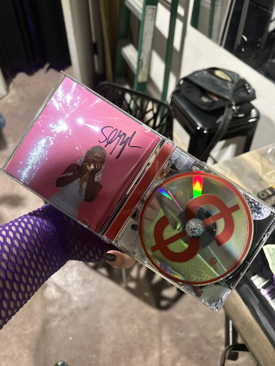 gininhell's tweet photo. Got tipped with a signed copy of WGIA last night and I am not ok. https://t.co/Wfz7eoaAwo