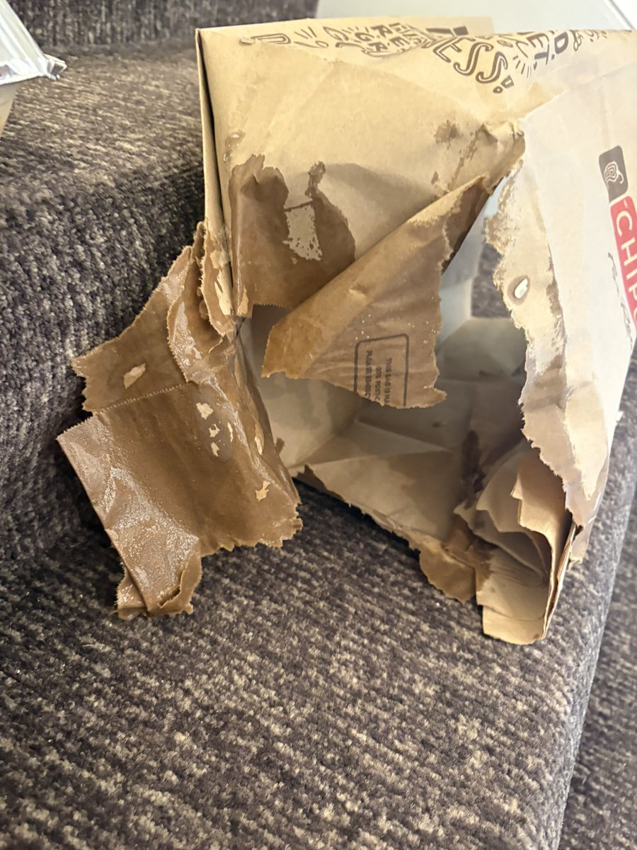 Rooftopyt's tweet photo. Door dash what is this!? Grabbed the bag and it fell right through. Horrible service @ChipotleTweets https://t.co/A1PHzNNnwe
