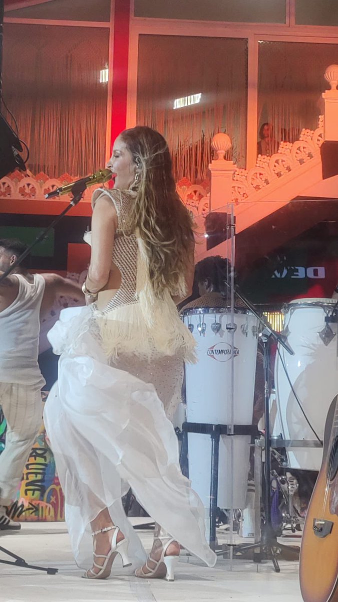 vibracaocl's tweet photo. Saudades do #SoulDRua! 🧡✨

Mais do que um show, o projeto celebrou a brasilidade e as raízes musicais de Claudia Leitte, além de nos presentear com um dos EPs mais incríveis de sua carreira. 🎶🔥

#ClaudiaLeitte #AxéMusic #SoulDRuaEP #Claudinha #Saudade #FãClubeClaudiaLeitte https://t.co/yjJP0KvzOQ
