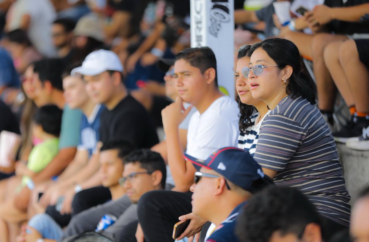 SecPrensaSV's tweet photo. @nayibbukele #3Horas | La jornada de 3 Horas El Salvador incluye actividades como calentamiento para motocicletas y vehículos de carreras de resistencia, sesiones de formación en pista, apertura de pits, entre otras actividades para disfrutar en familia. #SecretaríaDePrensa https://t.co/R6ysVj6nOu