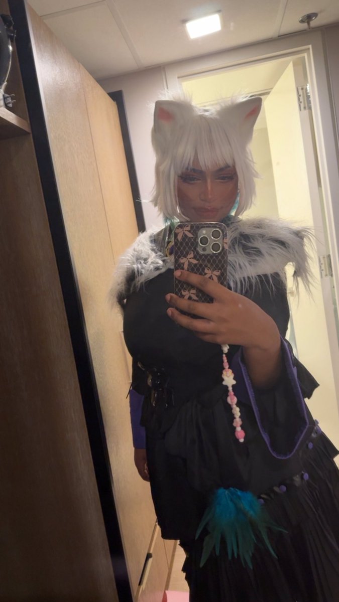 himeloid's tweet photo. hate I didn’t get more photos but it is what it is 😊

#ffxiv #ffxivcosplay #yshtola #yshtolacosplay https://t.co/lcJ92gxFIH