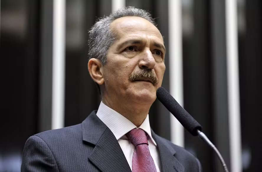 disclosureorg's tweet photo. Former Brazilian defense minister @aldorebelo has confirmed that the Varginha UFO crash and the retrieval of non-human intelligence occurred.

https://t.co/pCCmEcf1s0 https://t.co/61lZaJw2hz