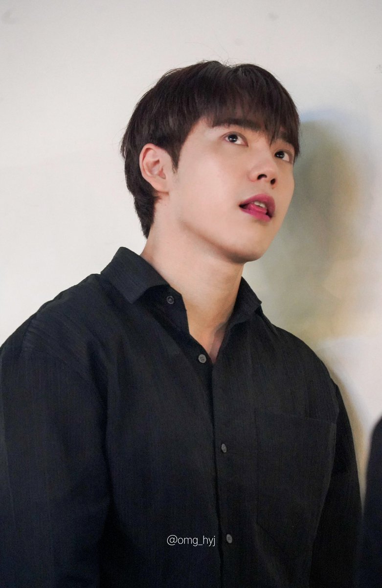 omg_hyj's tweet photo. 260531 김종욱찾기 퇴근길 #황윤제

윤제는 큐티섹시빠띠토끼💙👊 https://t.co/oncAPPdANm