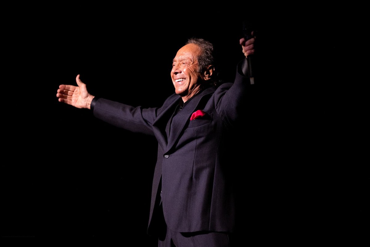 paulanka's tweet photo. That Friday feeling... Have a great weekend everybody https://t.co/rROGYbIrZ3