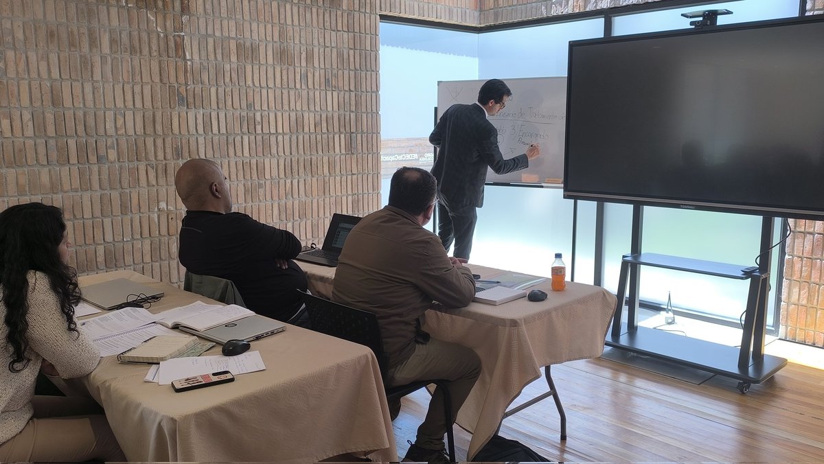 Emurplag's tweet photo. 🔐📚 ¡Seguimos fortaleciendo nuestros conocimientos para brindarte un mejor servicio!💼✨
En la EMURPLAG EP, participamos constantemente en procesos de capacitación sobre Protección de Datos Personales, Gestión de la Privacidad y Compliance, fortaleciendo nuestras competencias. https://t.co/JMGrJ7I4D1