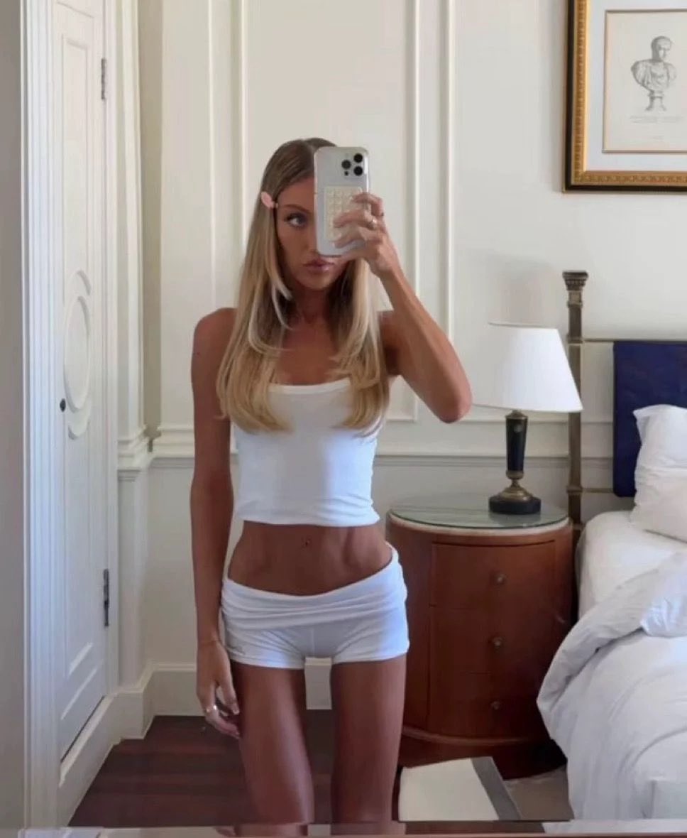 gigi tweet media