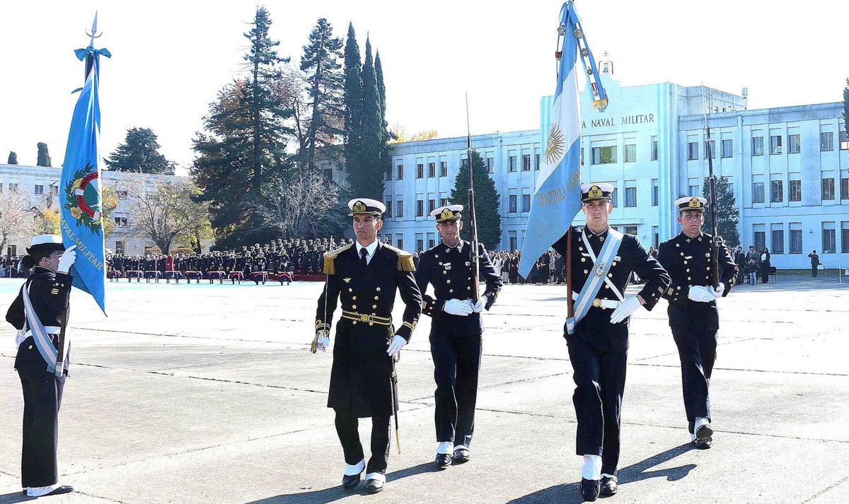 Armada_Arg's tweet photo. Ceremonia de entrega de uniformes y couteaux en la Escuela Naval Militar
Durante el acto también se efectuó el cambio de abanderado y escoltas, junto con la confirmación de los cargos para el ejercicio del mando de los cadetes de 4° año.
Leer más: https://t.co/XjHBsj11Vh https://t.co/VpCDXuGfnC