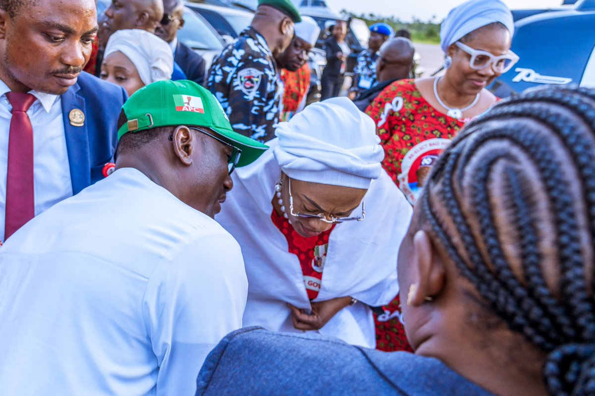 mkdAraoye's tweet photo. Honoured to be part of the historic visit of Her Excellency, Senator Oluremi Tinubu, CON, First Lady of the Federal Republic of Nigeria, to Ekiti State.

The empowerment of 2,000 petty traders with ₦100 million and the commissioning of the ICT Experience Centre at Ekiti State University are powerful demonstrations of leadership focused on people, opportunity, and progress.

Congratulations to Governor Biodun Abayomi Oyebanji, the First Lady of Ekiti State, and all stakeholders whose commitment continues to advance the development of our dear state.