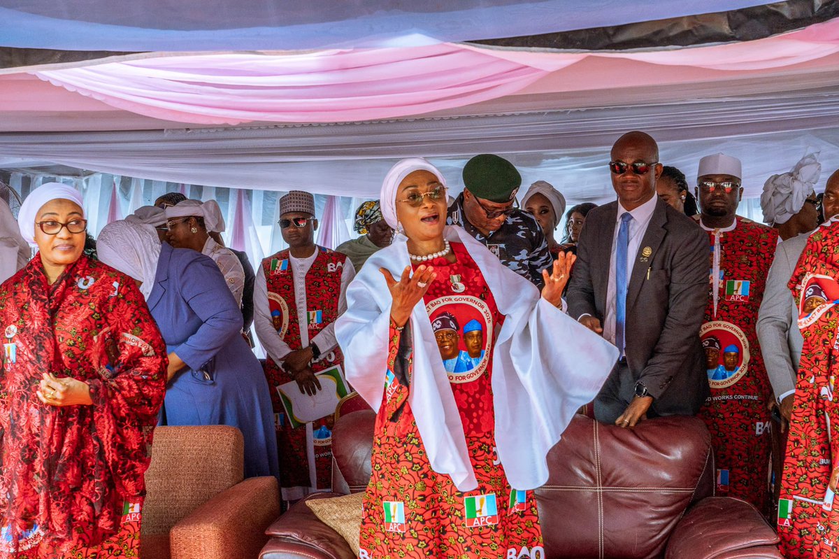 mkdAraoye's tweet photo. Honoured to be part of the historic visit of Her Excellency, Senator Oluremi Tinubu, CON, First Lady of the Federal Republic of Nigeria, to Ekiti State.

The empowerment of 2,000 petty traders with ₦100 million and the commissioning of the ICT Experience Centre at Ekiti State University are powerful demonstrations of leadership focused on people, opportunity, and progress.

Congratulations to Governor Biodun Abayomi Oyebanji, the First Lady of Ekiti State, and all stakeholders whose commitment continues to advance the development of our dear state.