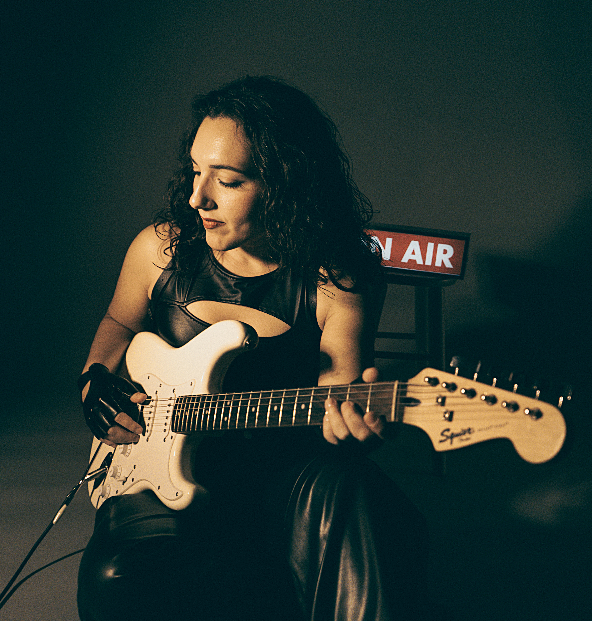teleaudiencias's tweet photo. #TuRincón: Entrevista a Lara Morello: "Artísticamente me definiría como versátil, exigente, rockera y natural". Hablamos con la cantante madrileña de sus inicios y nuevos proyectos musicales. https://t.co/ua0NUsmuvE https://t.co/UecpGg2RhD
