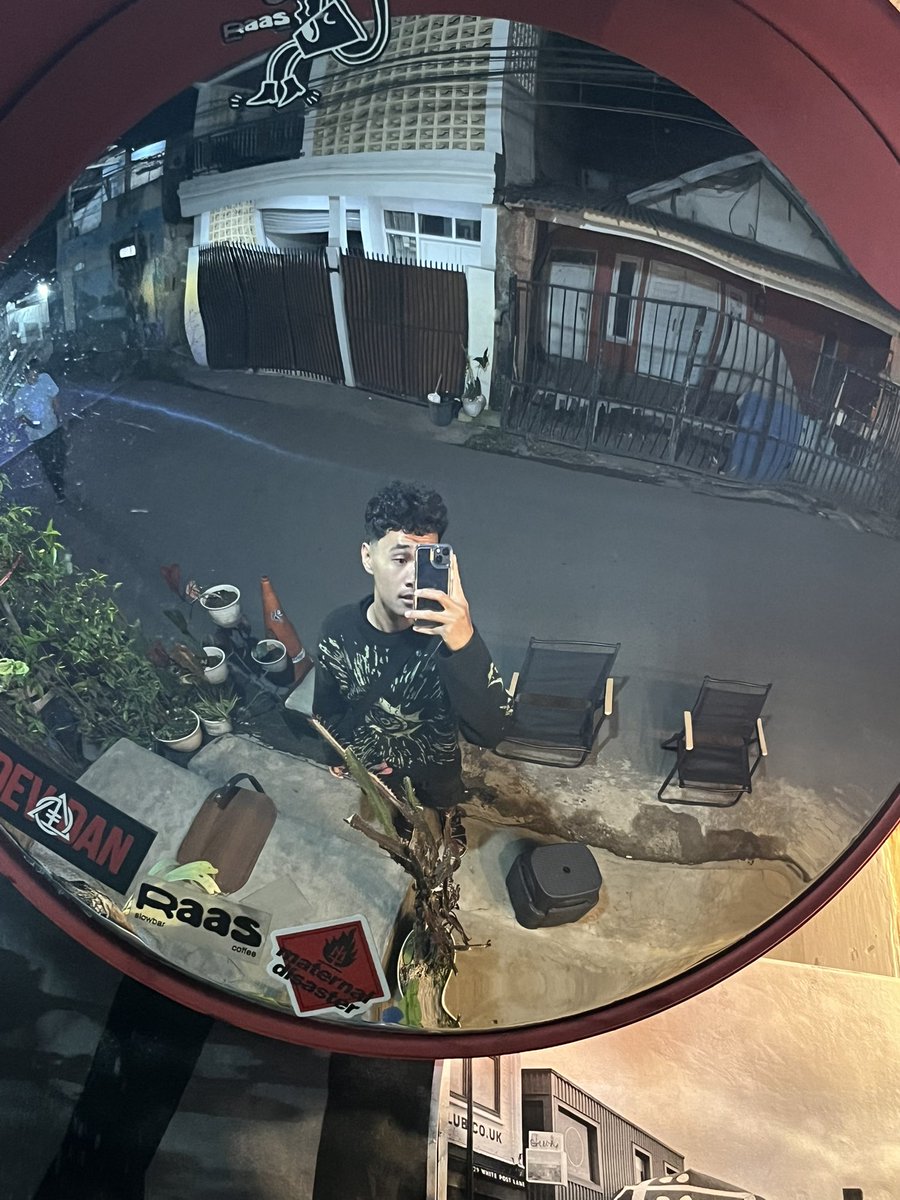 couc0nuts_'s tweet photo. sendiri mulu? https://t.co/IG41GiP49F