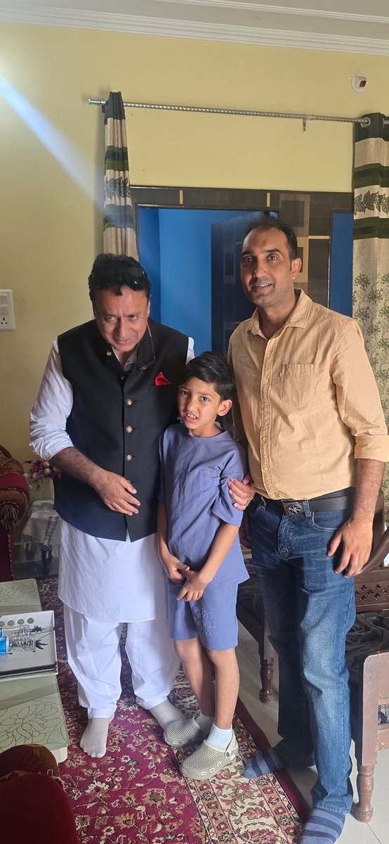chzulfkarali's tweet photo. Visited kotedhara to know about the health of grandson of Abdul Rashid Mughal ji, who is not well for quite somtime, pray to Allha for his early recovery. https://t.co/i1tQ5NQxZq