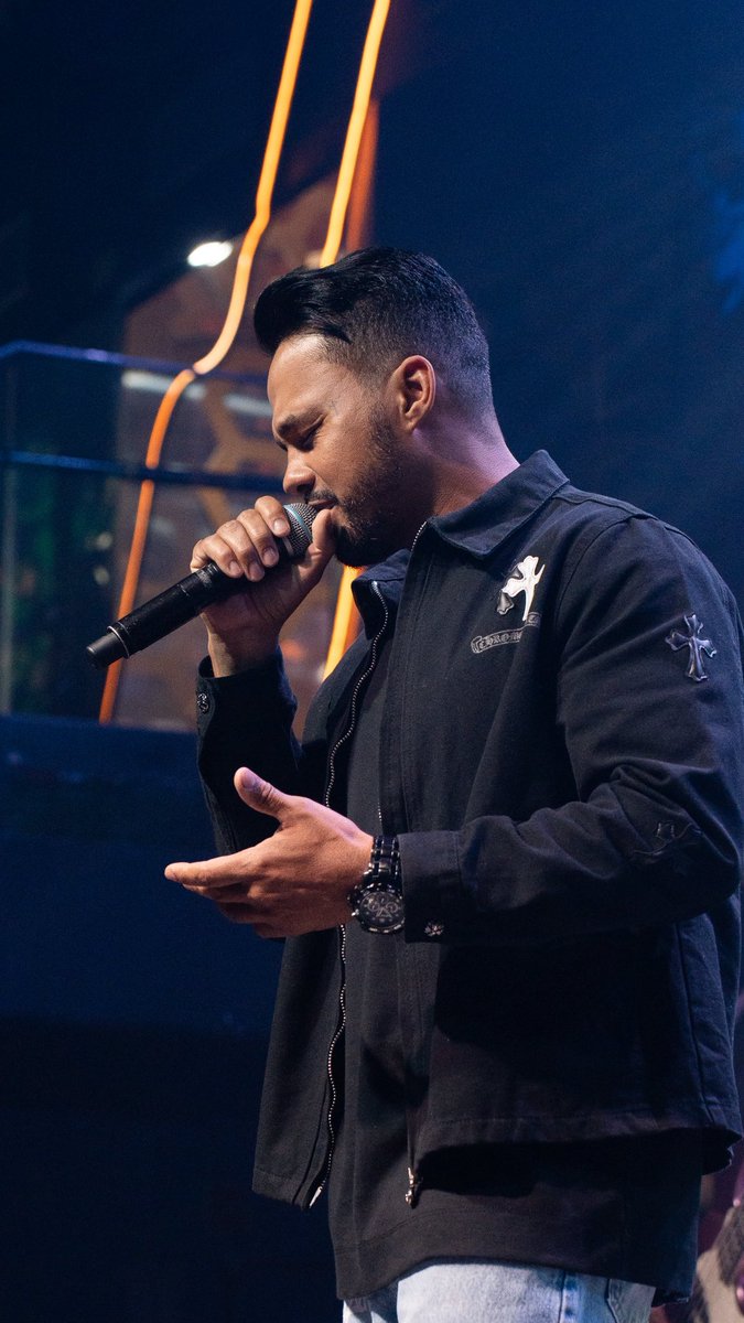 vhealexandre's tweet photo. Goiânia, é sempre incrível cantar pra vocês 🤍 https://t.co/DfJZ4MbYQy