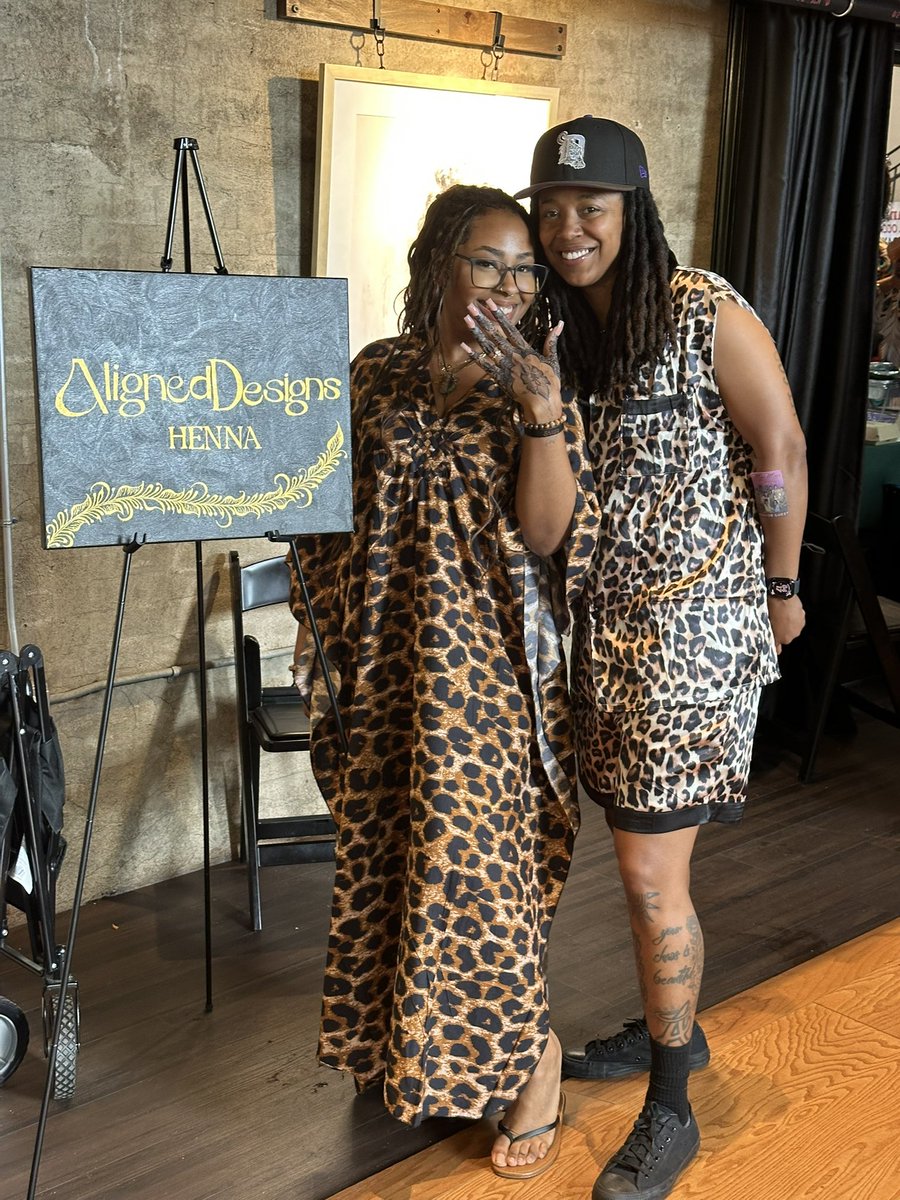 shida__P's tweet photo. showing yall bullies what i ended up wearing to the event! shoutout to those who suggested this type of look. the rest of yall………… get some help 😭

(my woman did her big one with the henna at the function!🔥)

shoutout to dj fannie mae for having us &amp; curating the space 💯 https://t.co/qG2RkrCHxg