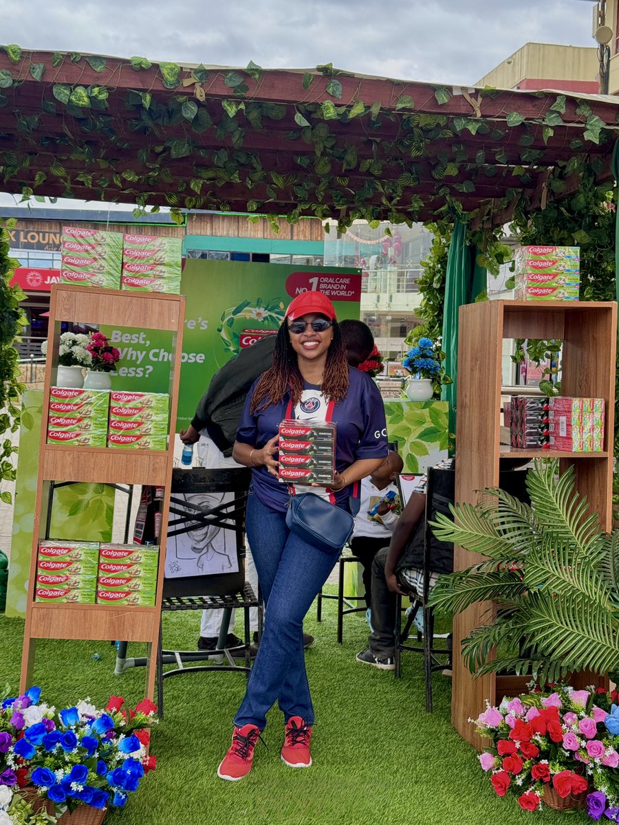 RadioJamboKenya's tweet photo. It’s been an all smiles weekend courtesy of @colgate_kenya .
#Colgateherbal #ColgateCharcoal #KituoChaWakenya https://t.co/NqxWNU4rPV