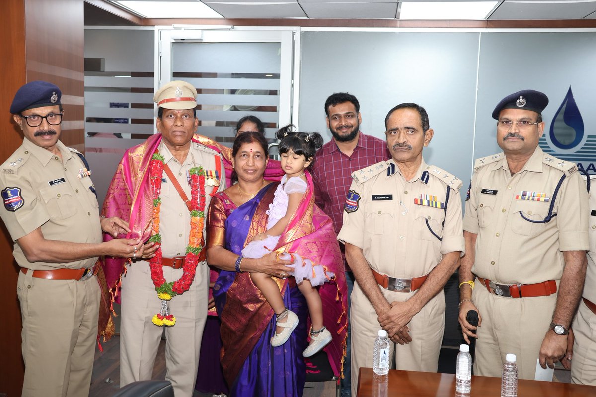 DGTSPF's tweet photo. for upcoming assignments.
On this occasion, we also extended our heartfelt retirement wishes to Sri A. Srinivasa Rao, Assistant Commandant, and Sri V. Eswar Rao, Inspector. We sincerely appreciate their dedicated service, commitment, and valuable contributions to the organization https://t.co/pJaswMqa8A