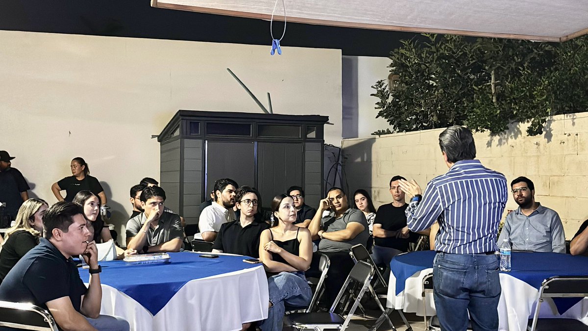 GildardoReal's tweet photo. Esta semana compartimos una excelente cena en Salvatierra Residencial, conviviendo con vecinas, vecinos y jóvenes comprometidos con construir un mejor futuro para Sonora. 💙

Me dio mucho gusto escuchar sus ideas, proyectos y ganas de participar para generar cambios positivos desde sus comunidades.

#PorTuFamilia #SomosElCambio