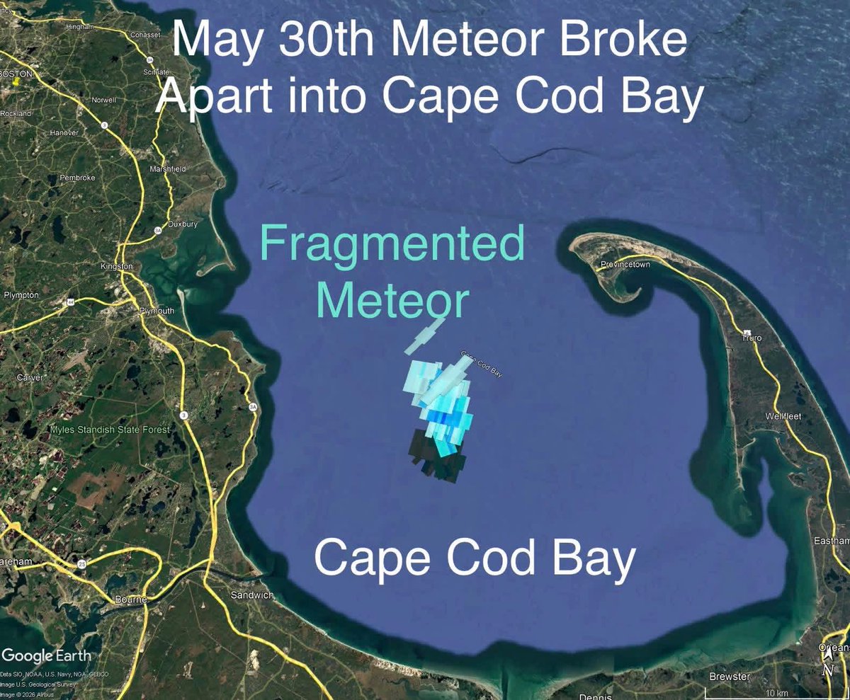 tjdelsanto's tweet photo. ☄️ SUNDAY NEW ENGLAND METEOR UPDATE: The broken up meteor landed in Cape Cod Bay! Doppler radar imagery from MA, NY &amp; ME indicates that debris was falling over Cape Cod Bay at the time of the sonic boom. This picture is a composite of radar images. Water depth there is 100ft. https://t.co/Nnb4Axpgqm