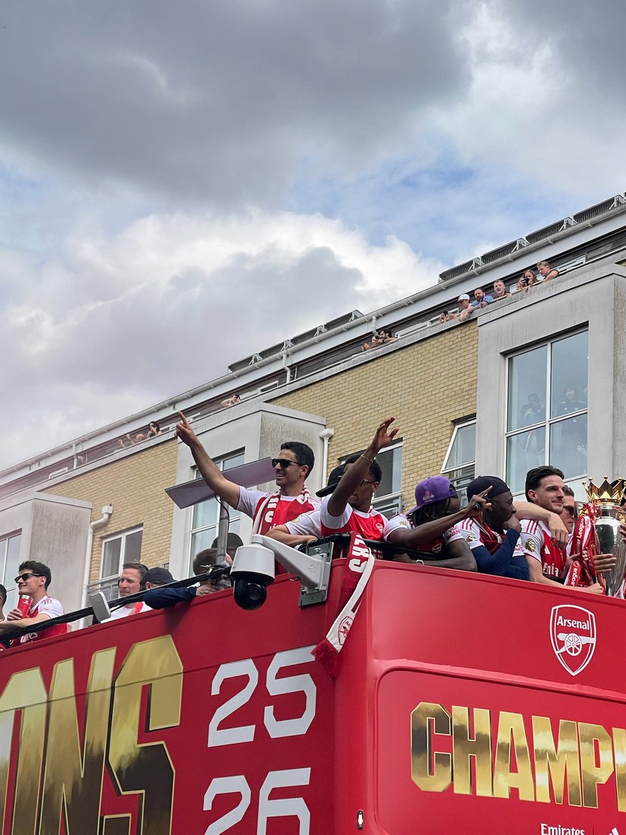 abxn97's tweet photo. What a parade!!! @benwinston and Albert Stuivenberg narrowly missing my scarf to bring onto the main bus - highlight https://t.co/JefMADTpLS