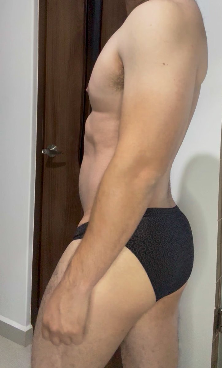 Garret200's tweet photo. Bikini https://t.co/dZuUbNI1V3
