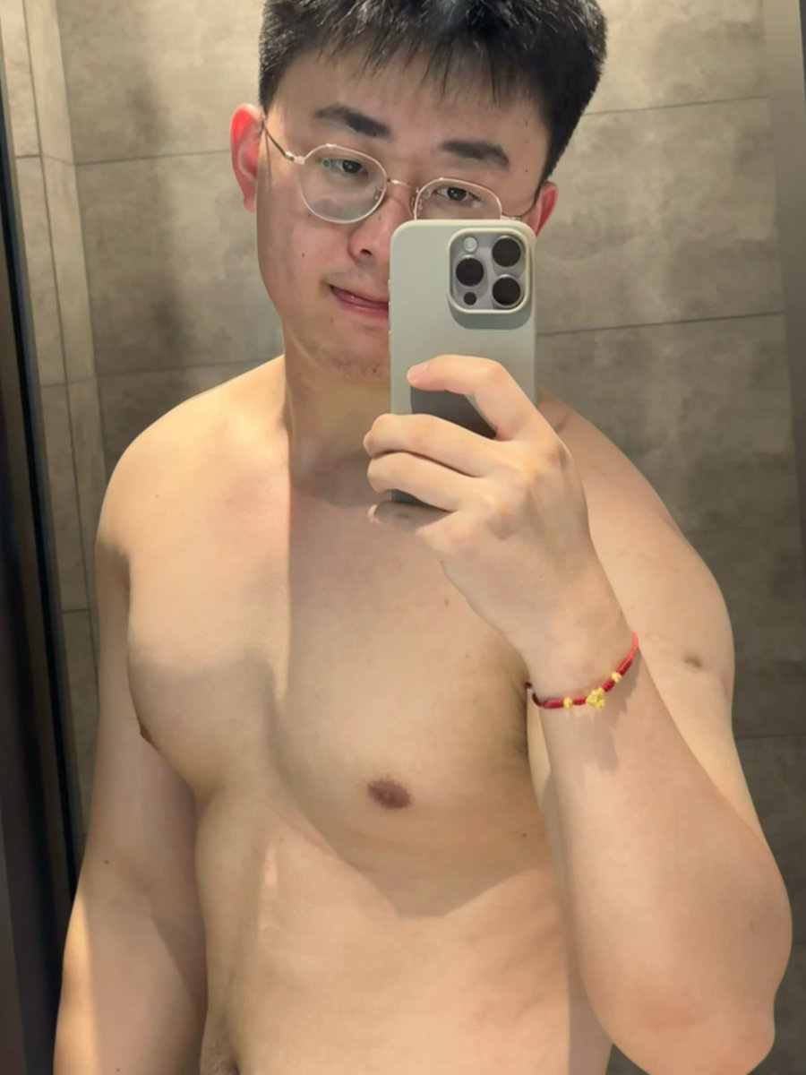 knmlb88's tweet photo. 儿童节快乐😋 https://t.co/7Lr6AlpMiJ