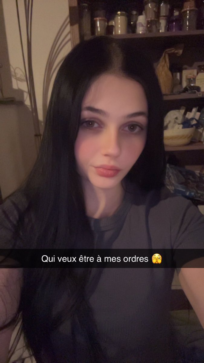 VibesGoLife's tweet photo. @Lana1111912 Tes tellement magnifique avec du charme que je me demande comment c'est possible d'avoir des pieds aussi laid. Blanc comme une morte et des ongles courts a vomir. Ton visage est tellement trompeur. Et au final.. ca devient excitant https://t.co/I1tYkxv2Oe