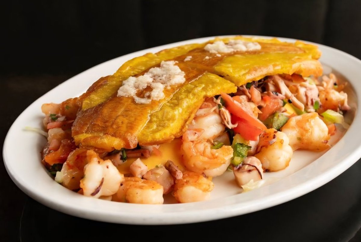 tennispls's tweet photo. @TasteAtlas @pescariatw @RedsEatsMaine @franklinbbq @SchwartzsDeli @Chacho_tuc @FuentealemanaCL @KatzsDeli @Schwabls @amatosinc No self respect list would be complete without a "Jibarito" from Chicago "Jibaritos y Mas" https://t.co/CpkbE5cyaF