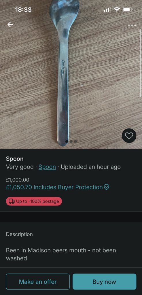 madsfoldedpizza's tweet photo. i asked her about the spoon someone was selling for 1k on vinted๐ญ #LocketTourManchester https://t.co/zgPwMvqZz7