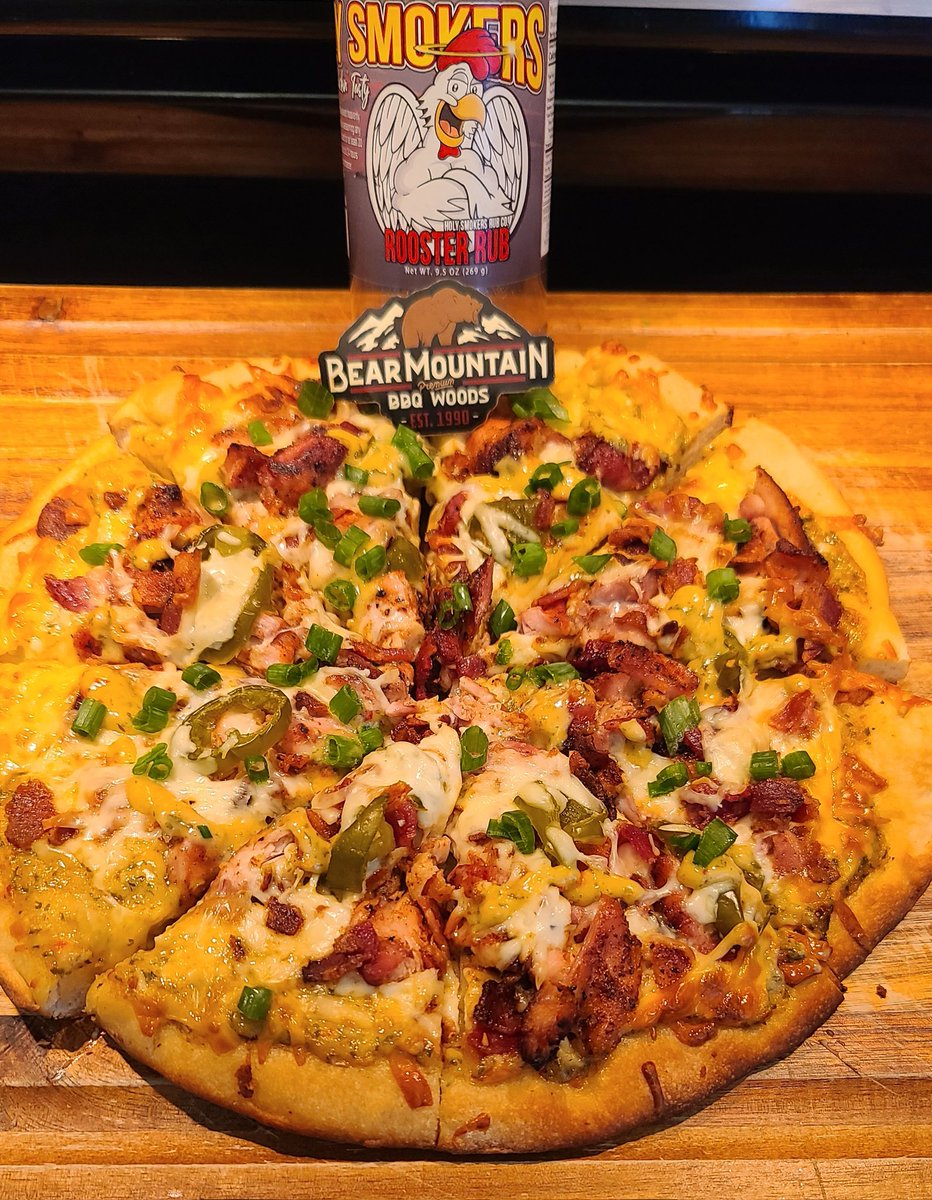 dadof2bbq's tweet photo. Garlic parmesan smoked chicken pizza! Chicken seasoned with https://t.co/eGXGKdeq0H Rooster Rub! Topped a pizza crust with Garlic parmesan wing sauce, smoked chicken, bacon, and jalapeños then cooked on the smoker using @BearMountainBBQ gourmet blend pellets! Fantastic pizza! https://t.co/1O1S0qaOMF