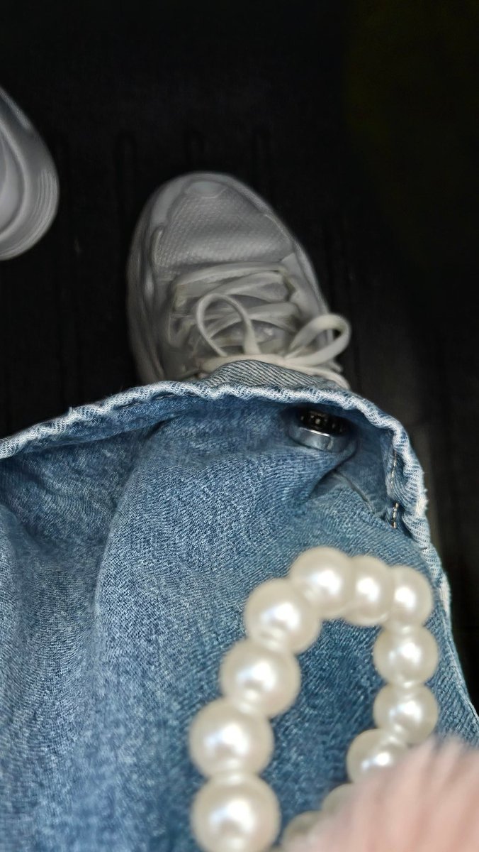 MichiiFox's tweet photo. I lost my smart ring in the mall and searched stores and security for an hour
Finally gave up and left
....it was in the ankle fold of my pants https://t.co/2Va4Jl6rvA