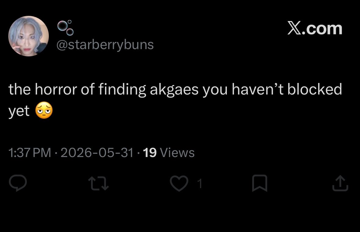 _star_hwaa's tweet photo. I’m sorry akgae? Do you need to double check what that means? Not once have I ever put another member down. I’m solely here to speak out about the constant disrespect of SH from this fandom, most of the time being from matzers which would be you. https://t.co/7VTmhpnkdU