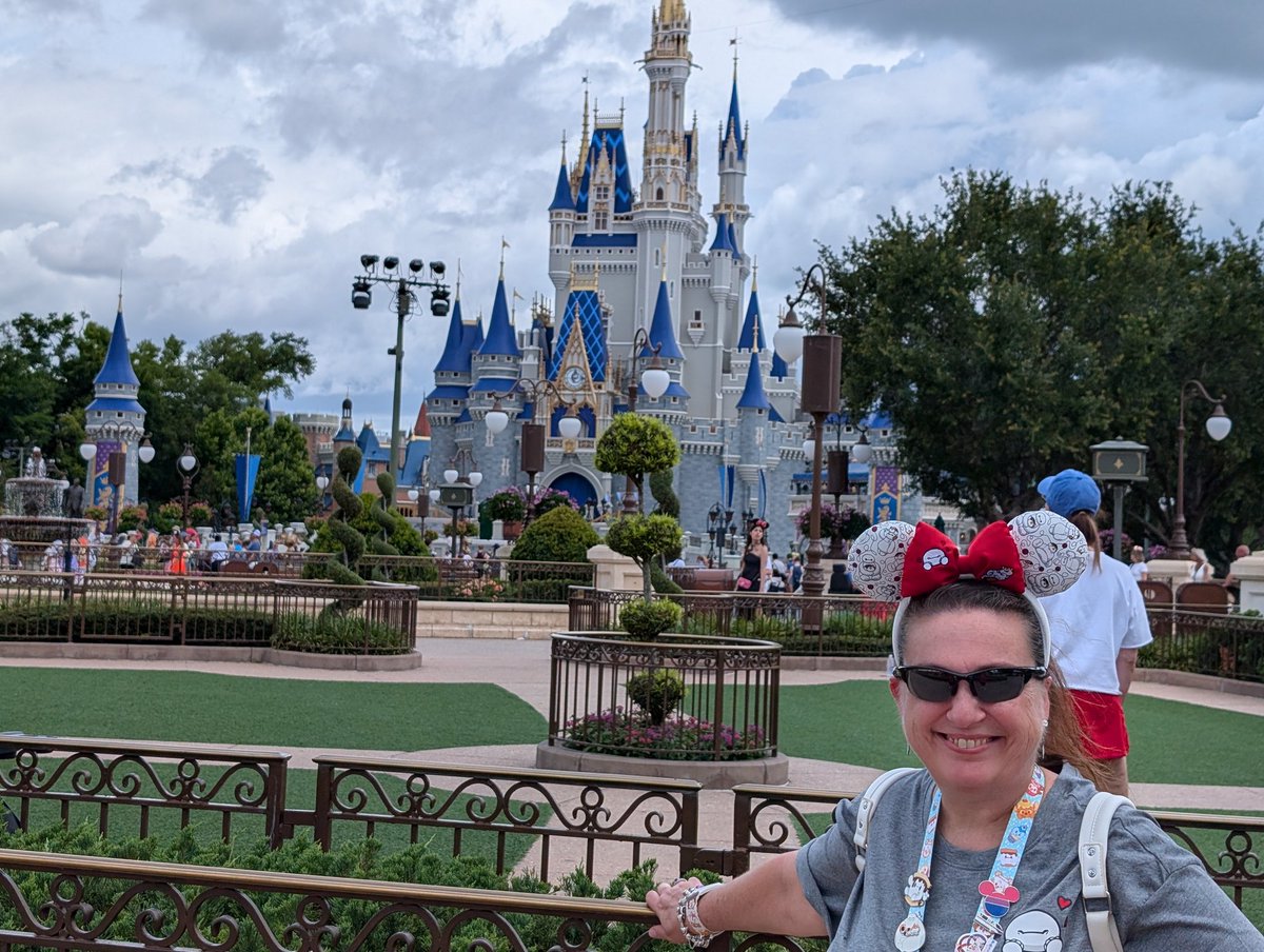 RHansen3rdGrade's tweet photo. #WDW #CarouselOfProgress and then it rained so we're headed out 😂😂 https://t.co/7TCNTaqGgL
