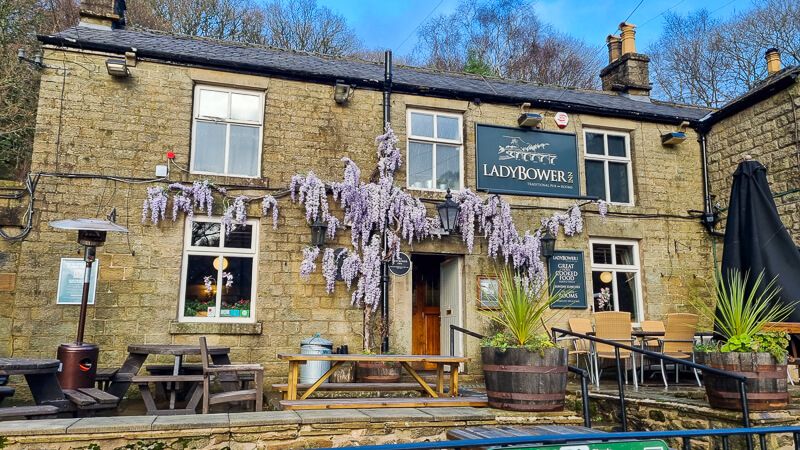 PeakDistrictWks's tweet photo. Lots of you love your long walks so here's a fab 14-mile route that takes you via Stanage and Derwent Edge, as well as Ladybower Reservoir. It also starts from Bamford train station so a car-free walk!

Information, map and GPX is on the link below.

https://t.co/NsAxqOjTaE https://t.co/S8c0WvJACT