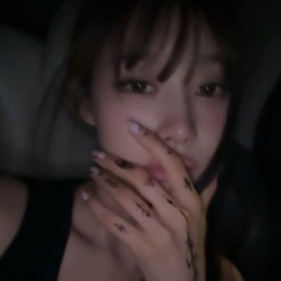 mia :,3 tweet media