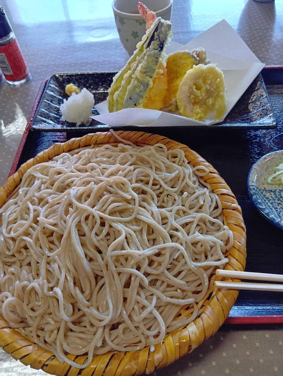 Ko07979172's tweet photo. 翌週は北軽井沢に大人の遠足。ウイスキーの蒸留所を見学して、お酒作りの大変さ緻密さに驚く。総勢5人で貸別荘に滞在して、夜は火鍋。デッキからは満天の星空。翌日は蕎麦を食べて、巨大な八ッ場ダムを散策。キャンピングカーで寝たり起きたりしながら都内まで送ってもらい、満喫し過ぎた週末でした。 https://t.co/1d3iLAMLg5