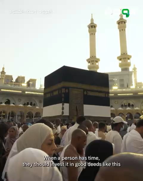 متطوعة كندية جمعتها بالحجاج لغةٌ لا تحتاج إلى ترجمة لغة العطاء ... اختارت أن تكون جزءًا من منظومة خدمة الحجاج .. لتؤكد أن أثر الخير لا تحدّه الجغرافيا #حياكم_الله 