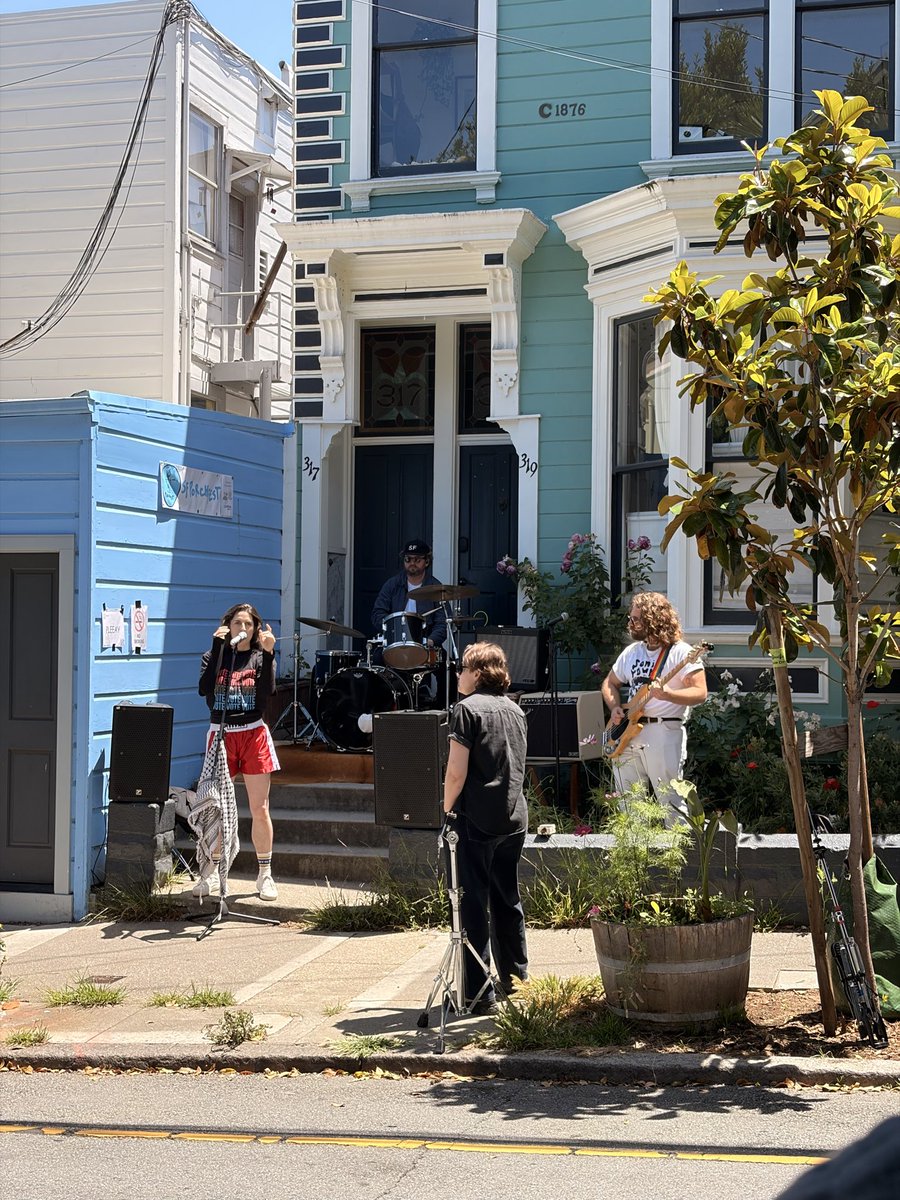 thebsideedit's tweet photo. porchfest is one of my fav events in sf https://t.co/ItOPPYbEwL