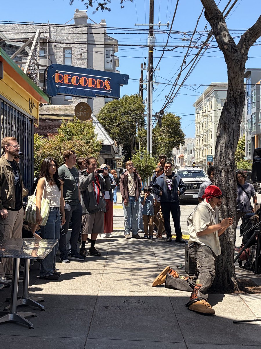 thebsideedit's tweet photo. porchfest is one of my fav events in sf https://t.co/ItOPPYbEwL
